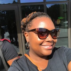 Meet your Posher, Hiliary